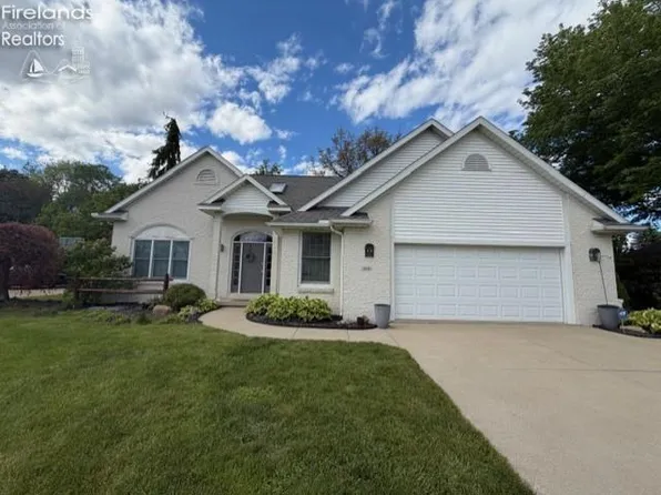 148 Springbrook Dr, Fremont, OH 43420