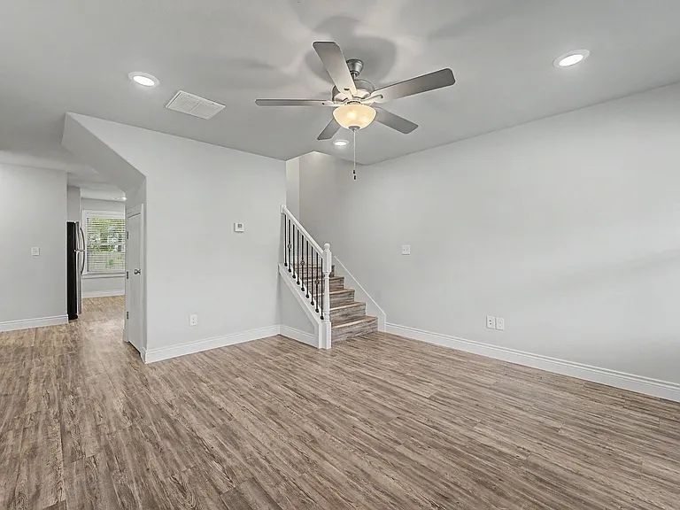 604 E Osage Trce — Photo 3
