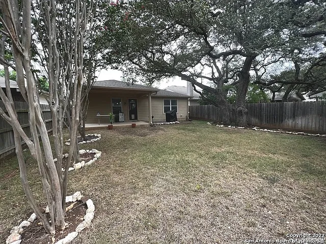 3 bed, 2.0 bath, 1752 sqft, $2,000 — Photo 2