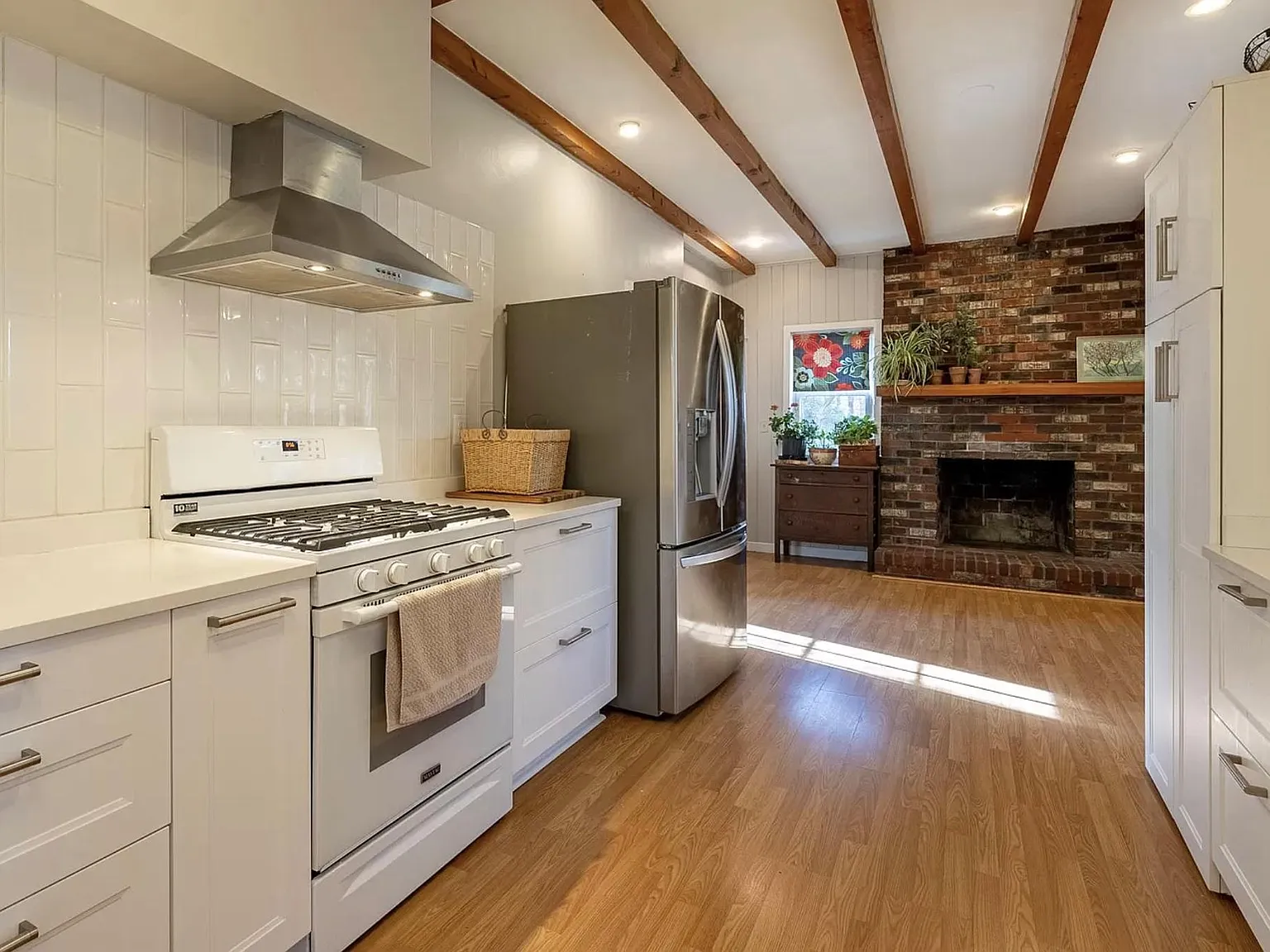6 bed, 3.5 bath, 3500 sqft, $7,000 — Photo 2