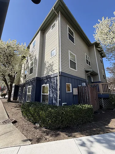 633 Burnett Ave S #T-302 Photo 1 633 Burnett Ave S #T-302 Photo 1