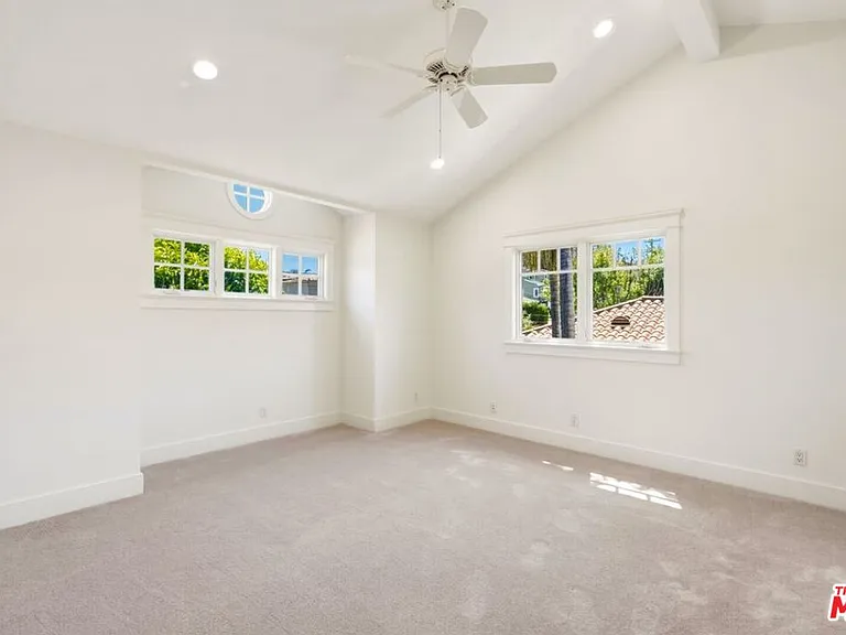 1633 Voorhees Ave — Photo 23