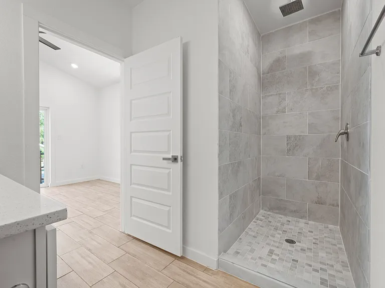 214 Cooper St — Photo 15