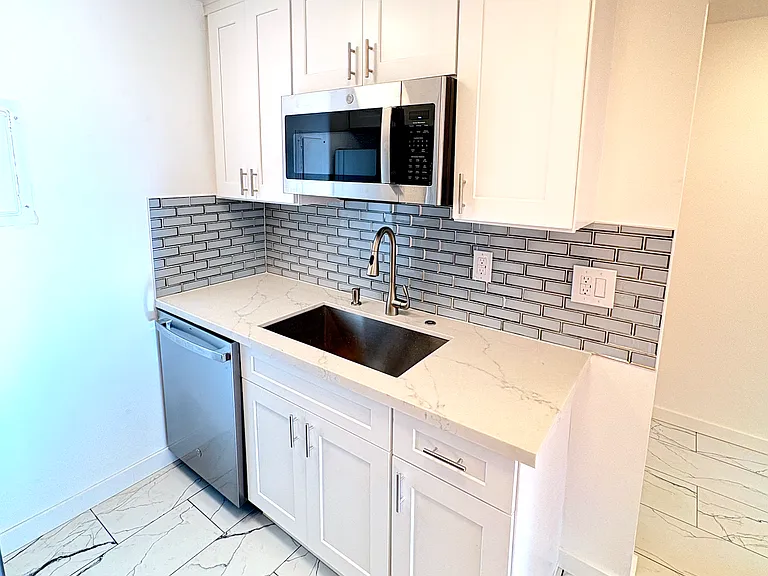 2345 Minor Ave E #17 — Photo 11