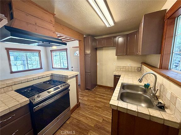 3rd image of 590 Rose Ln