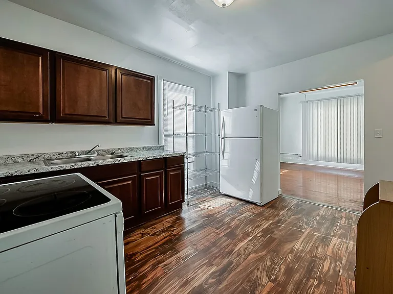 312 Ballard St — Photo 4