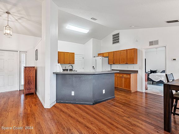 5th image of 2833 Grant Ave SE