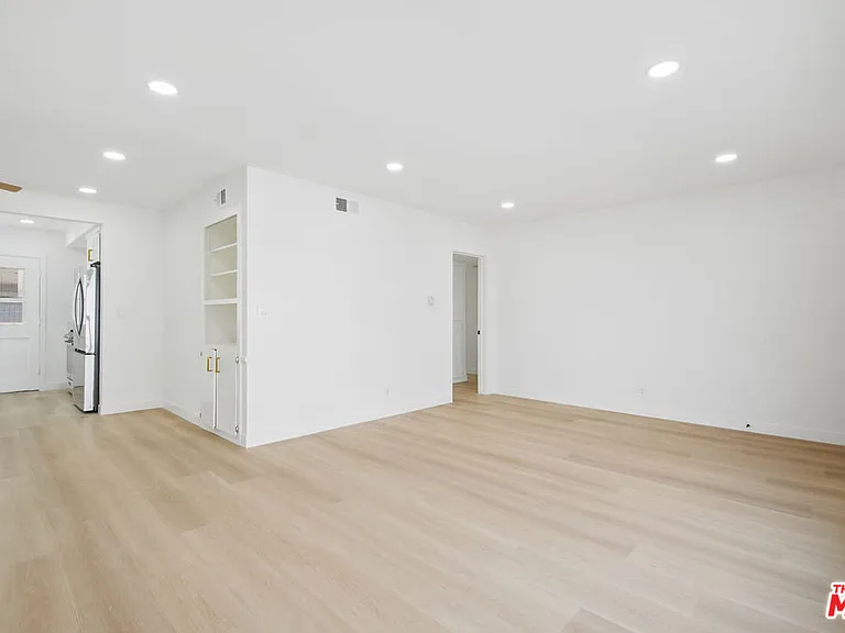 919 S Sherbourne Dr #1 — Photo 2