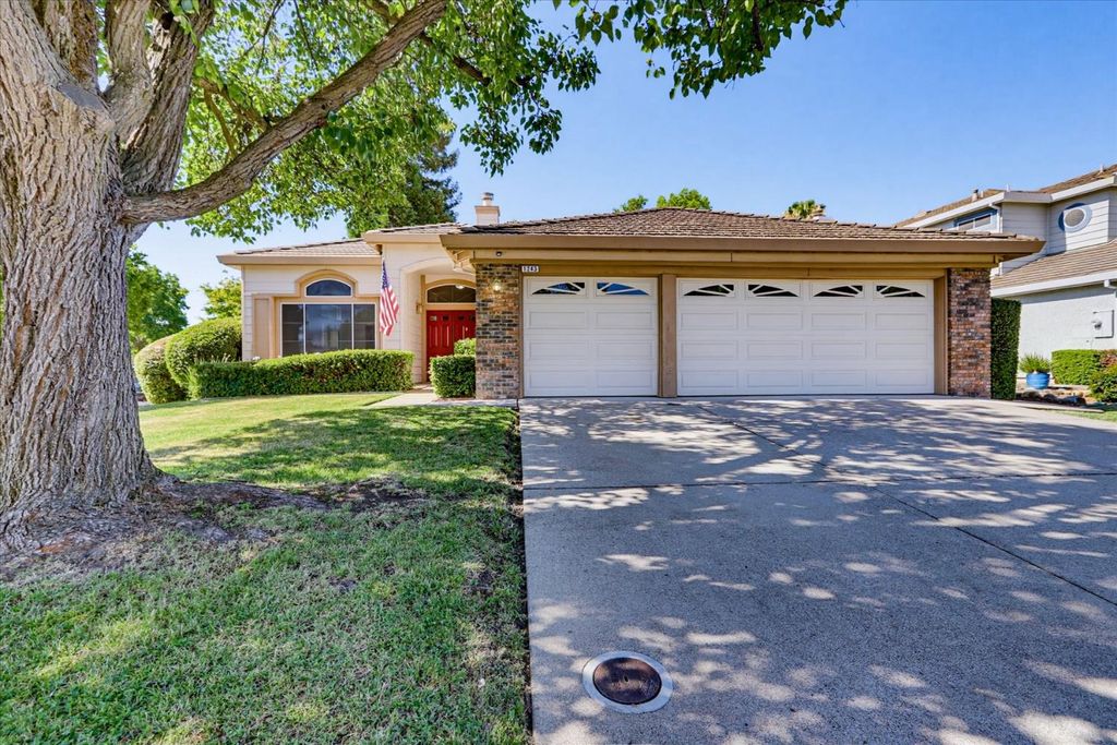 1243 Canevari Dr, Roseville, CA