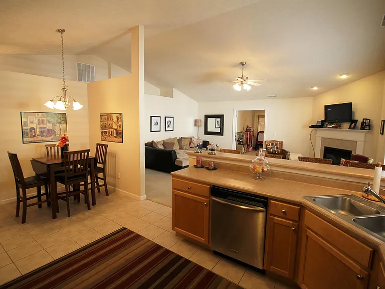 3732 Ellison Dr — Photo 2