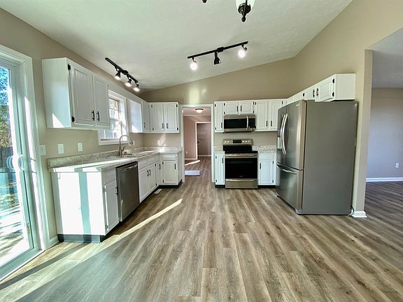 4th image of 300 Reynolds Dr