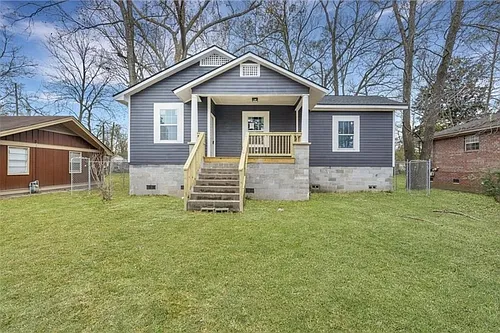 2011 Comet Ave Photo 1