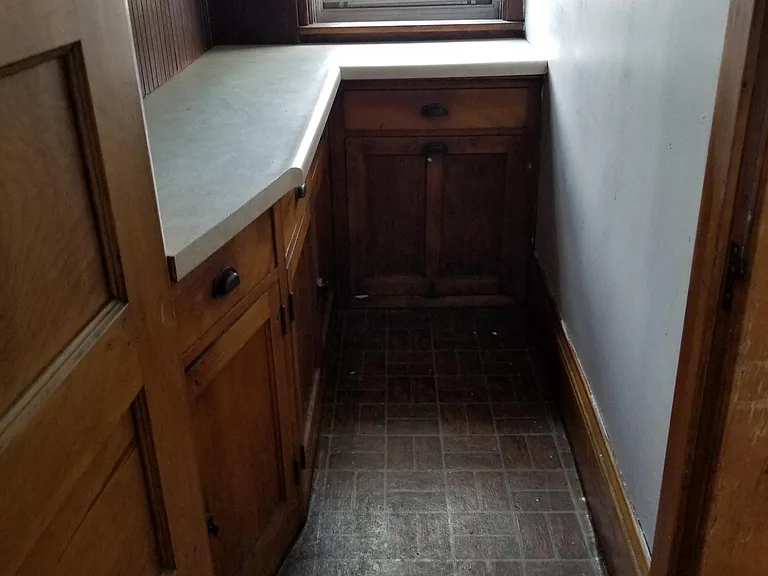 1052 Dayton Ave — Photo 3