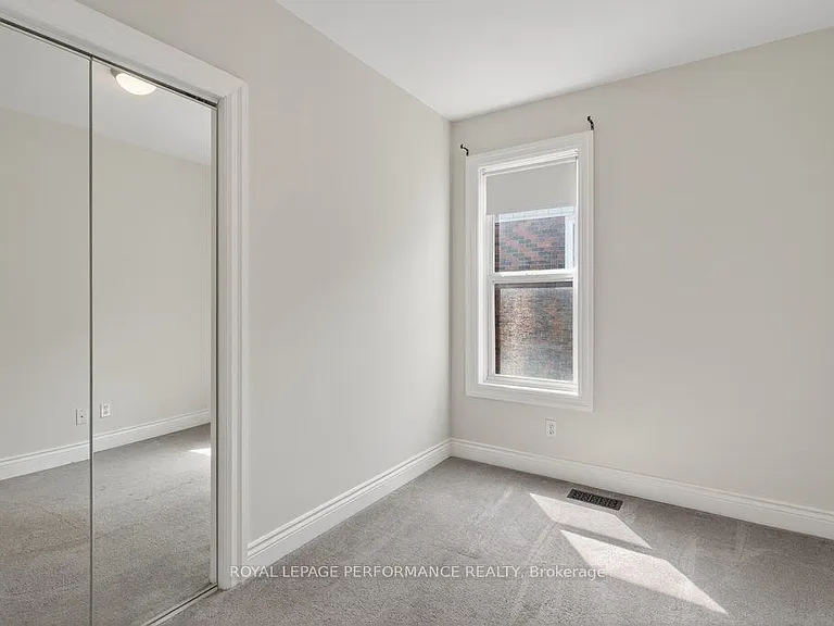 313 Lebreton St S — Photo 26