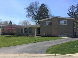 142 Fernwood Dr, Glenview, IL
