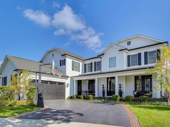 1329 E Christina Ct, Arlington Heights, IL 60004
