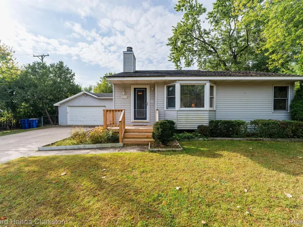 6183 Jameson Dr, Waterford, MI 48329