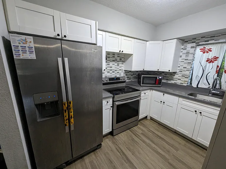 15780 NE 15th Ave — Photo 6