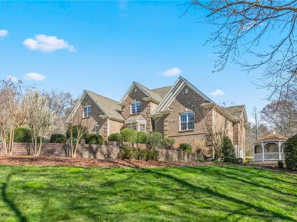 3803 Summit Lakes Dr, Browns Summit, NC 27214