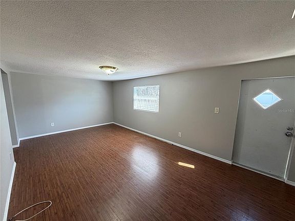 3rd image of 901 S Kingsway Rd