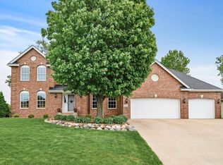 244 Meadowood Ln, Vadnais Heights, MN 55127