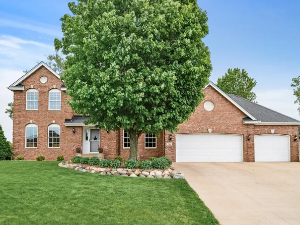 244 Meadowood Ln, Vadnais Heights, MN 55127
