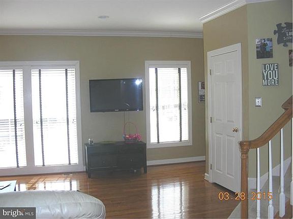 5th image of 1044 Hotchkiss Pl
