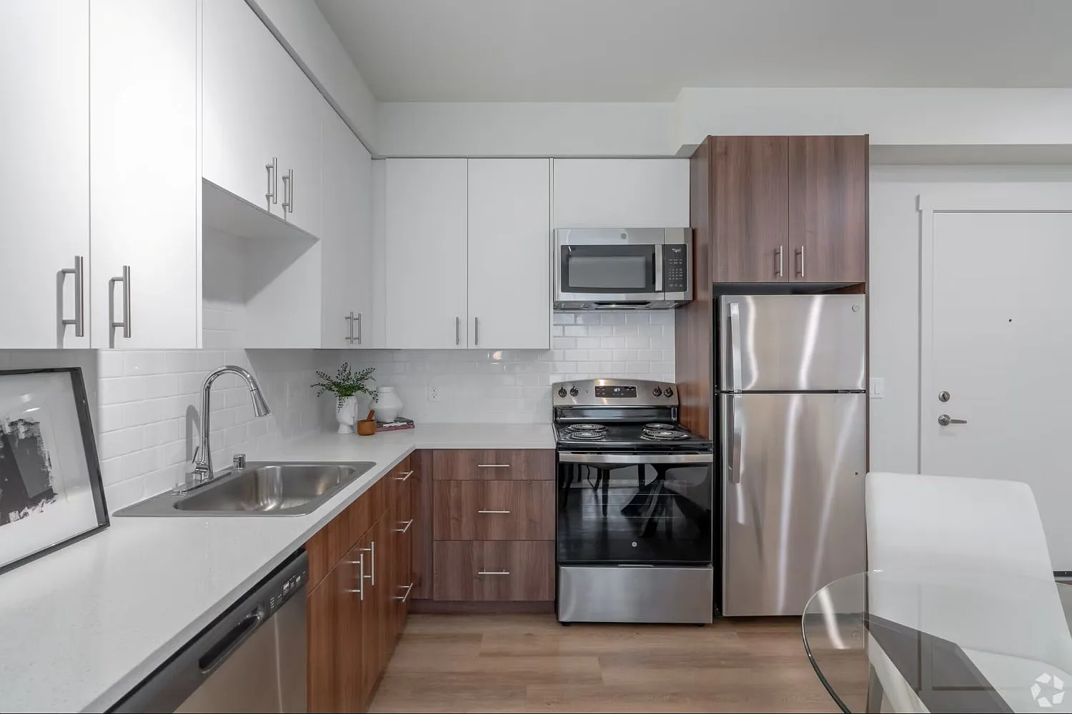 Paramount 1 Apartments — Photo 3