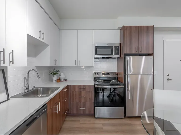 Paramount 1 Apartments — Photo 3
