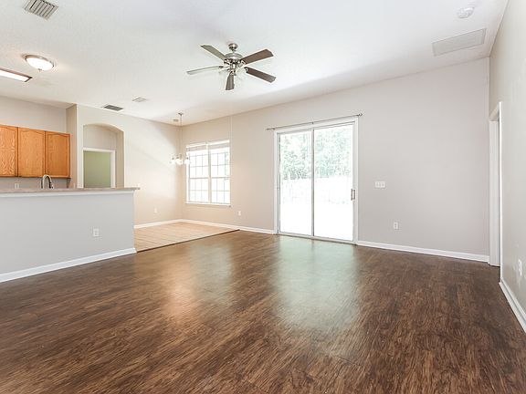 4th image of 667 Bonaparte Dr