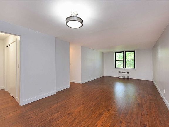 4th image of 11 Wooleys Ln APT Le