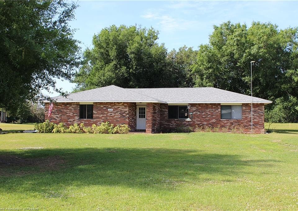 1st image of 224 Blossom Dr