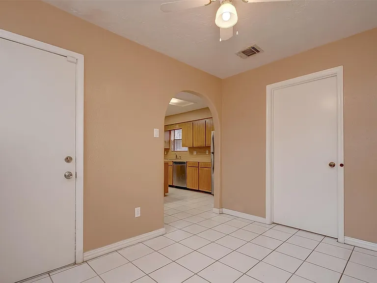 6030 Gallant Forest Dr — Photo 16