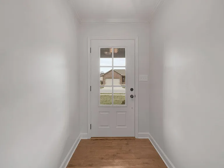 402 Lucy Cir — Photo 8