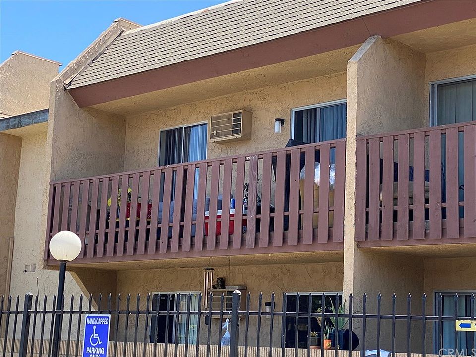 1st image of 801 S Lyon St #117