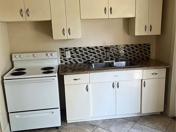 3rd image of 409 Grove St