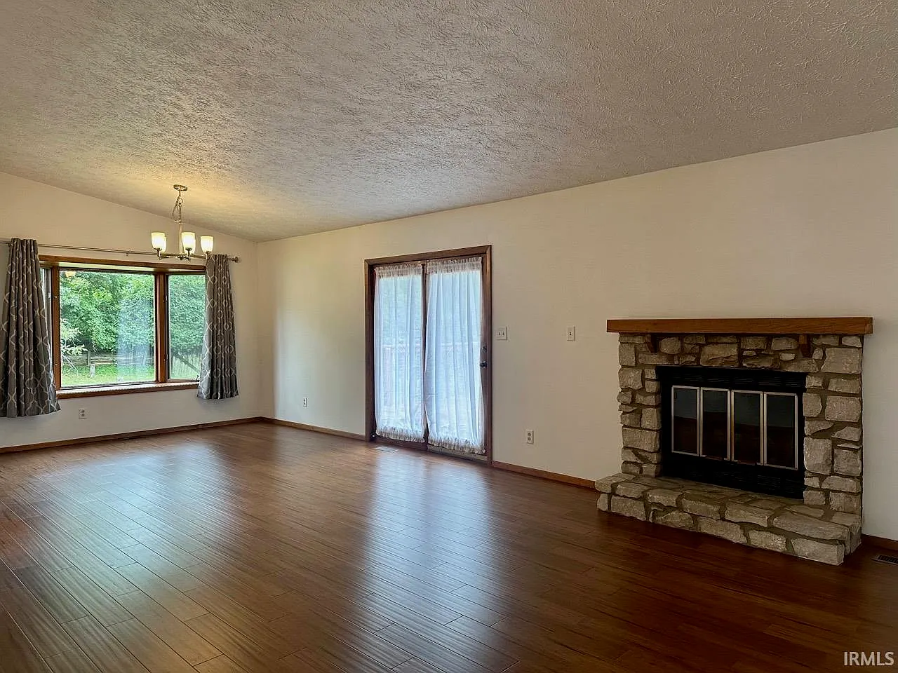 3 bed, 2.0 bath, 1713 sqft, $2,100 — Photo 4