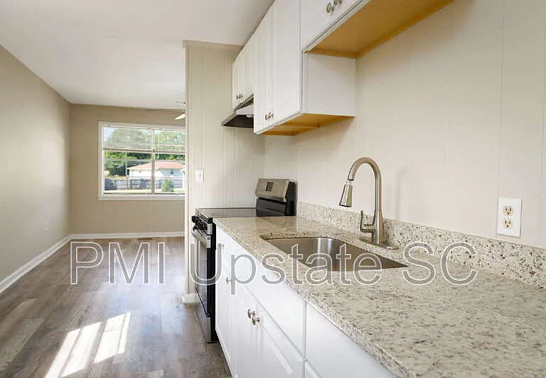 700 Brook St #4 — Photo 2