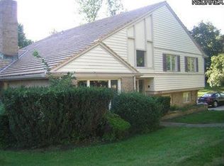 1915 Temblethurst Rd, Cleveland, OH 44121