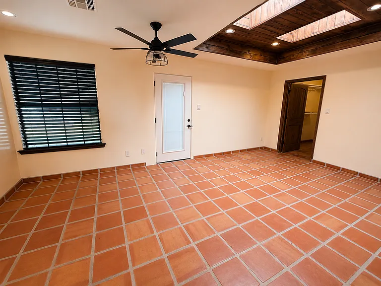 4337 E Winchester Rd — Photo 11