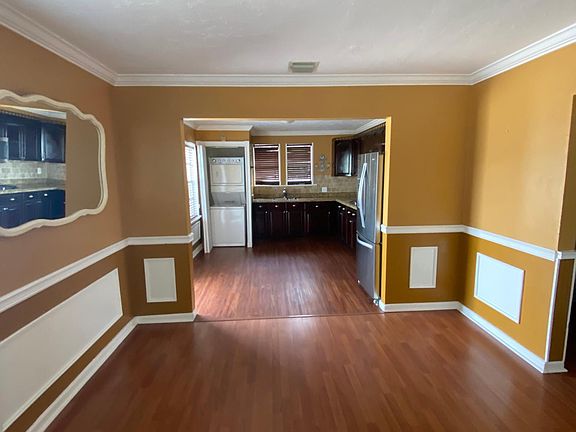 3rd image of 1225 Worthington St