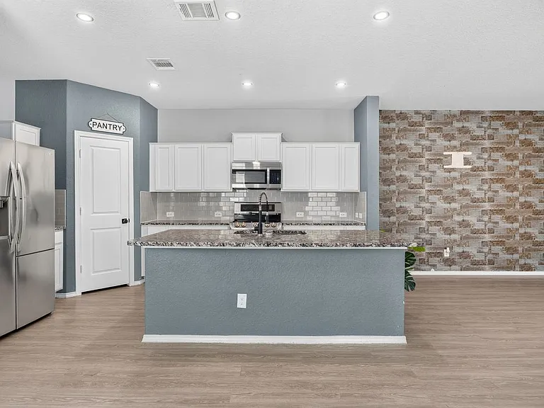 10331 Barbeque Bay — Photo 10