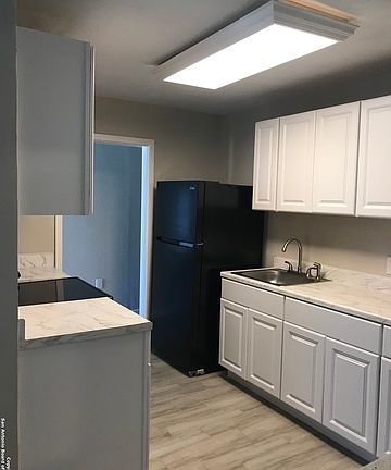 5th image of 162 Bayville Dr