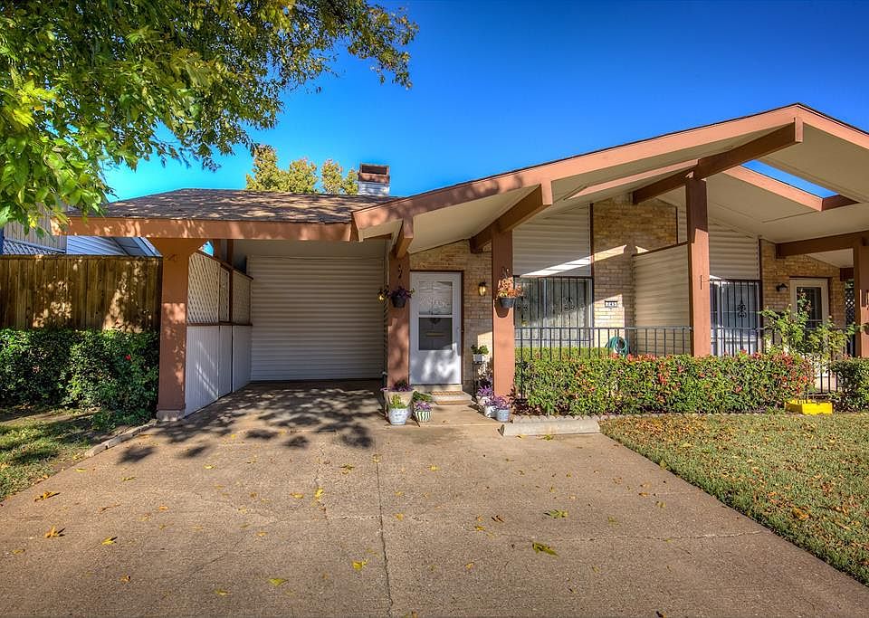 1st image of 745 Sceptre Cir