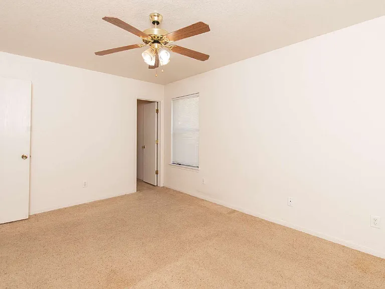 609 Bermuda #A — Photo 15