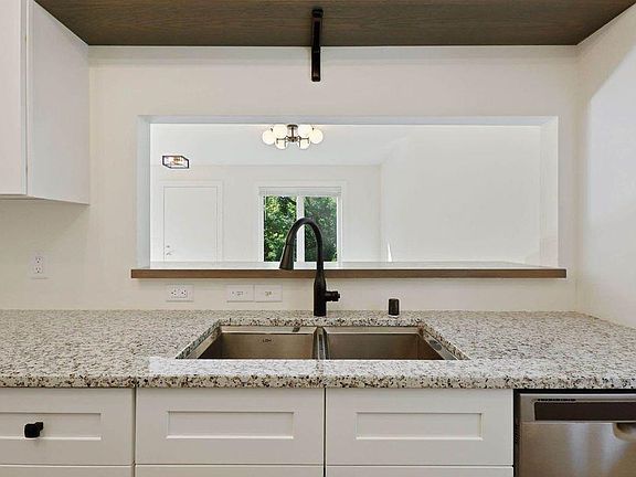3rd image of 525 Broadway Ave N #525
