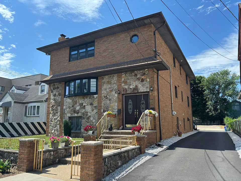 260 Court Ave #2