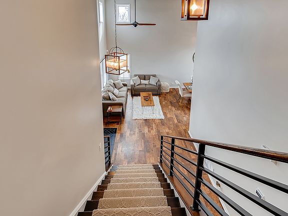 4th image of 1020 Evergreen Ct