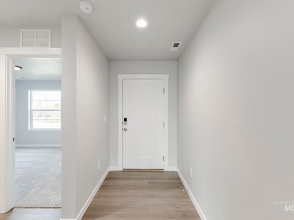 2nd image of 850 N Mirror Creek Way