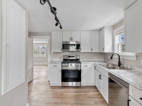 3rd image of 341 E Catawba Ave #341ECATAWBA